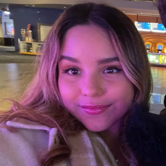 Meet me!! 🤗 (Carla) - Picture 3 of 3